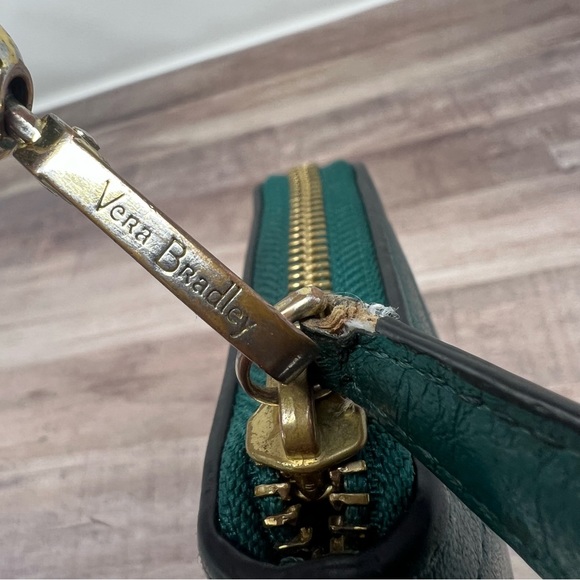 Vera Bradley the Grab And Go Wallet. Green Leather Wristlet. Card Organizer. Zip - Picture 5 of 13